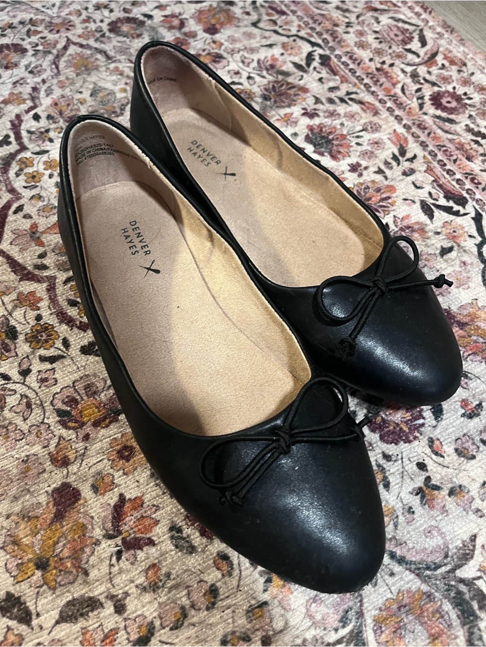 Denver Hayes Black Rounded-Toe Ballet Flats with Bow Accent
